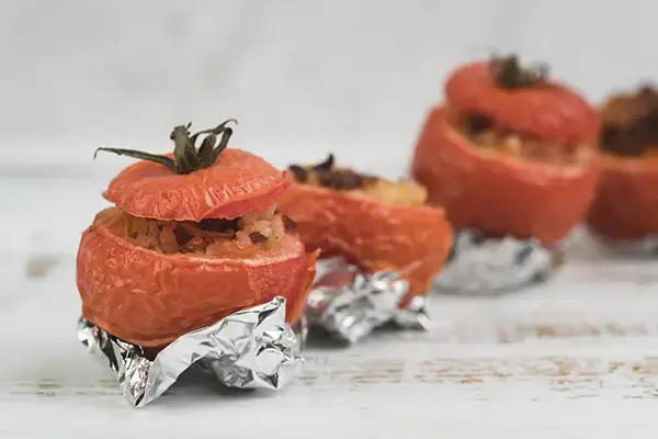 Tomates cocktails farcies de purée d'olive